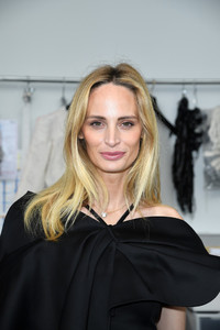 Lauren+Santo+Domingo+Chanel+Front+Row+Paris+8GaRS9U2otPx.jpg