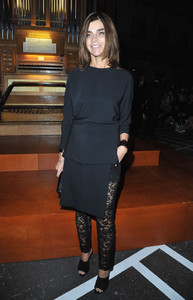 Carine+Roitfeld+Givenchy+Front+Row+Paris+Fashion+vIDvzx4wUuax.jpg