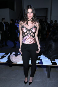 Julia+Restoin+Roitfeld+Altuzarra+Front+Row+eBKaTj657UNx.jpg