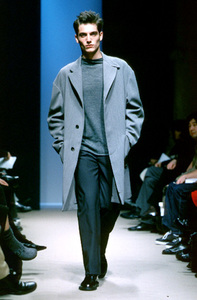 5965342666717_CerrutiFallWinter19992000MilanFashionWeek.thumb.jpg.ea1a3205c9df00a0d54bfb7ea1c54194.jpg