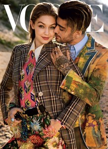 59677c2e54437_11-gigi-hadid-zayn-malik-vogue-cover-august-2017(1).thumb.jpg.aa9da1cbf9ca6ba08f74a65868f95d58.jpg