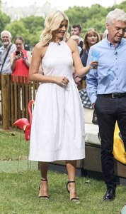      hollyw130717BZNImage111.jpg