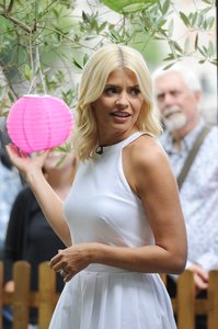      hollyw130717BZNImage124.jpg
