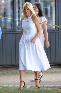      hollyw130717BZNImage130.jpg