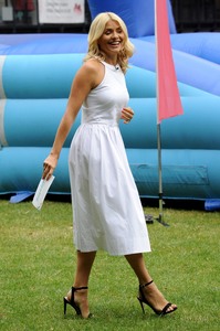      hollyw130717BZNImage131.jpg