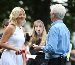      hollyw130717BZNImage140.jpg