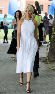      hollyw130717BZNImage155.jpg