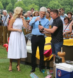      hollyw130717BZNImage161.jpg