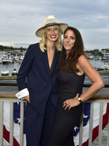 Karolina+Kurkova+Hamptons+Magazine+Celebrates+B_MHi67SZ6ix.jpg