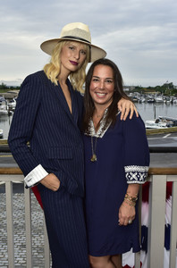 Karolina+Kurkova+Hamptons+Magazine+Celebrates+sjkgMjiZvFgx.jpg