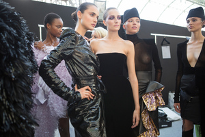 59726f9e0701b_vauthier-hc-bks-m-rf17-0501(1).thumb.jpg.a8af1c4749797ba0e242117c77da480f.jpg