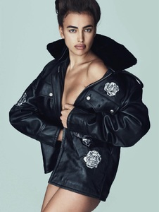 59766c72a03d5_VogueSpain-Agosto2017-2.thumb.jpg.d75e49d9d0b25b9b8587f5e4136d724e.jpg