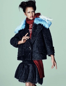 59766c7999171_VogueSpain-Agosto2017-22.thumb.jpg.f1e8a23e95527f980ca1951958e179c4.jpg
