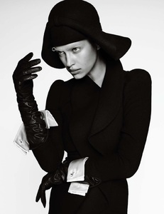 59766c7db261a_VogueSpain-Agosto2017-26.thumb.jpg.d4523e117afef7af913f3cb320183f1c.jpg
