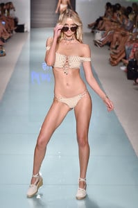 5977b00392173_BLUELIFERunwayJuly2017FUNKSHIONSwimIVgOa6gOdyfx.thumb.jpg.188603cdf36dd0cae8da49f3aa3763a7.jpg