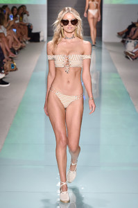5977b01798b57_BLUELIFERunwayJuly2017FUNKSHIONSwimWAEat1ZP87ex.thumb.jpg.2f2e4db25542166b7fc67c9854d6a212.jpg