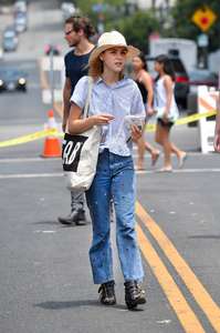 Kiernan-Shipka - Shopping-at-a-farmers-market--05.jpg