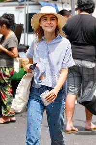 Kiernan-Shipka - Shopping-at-a-farmers-market--23.jpg