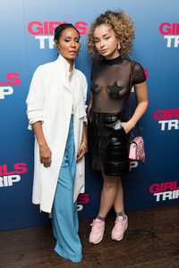 Ella+Eyre+Girls+Trip+Special+Screening+wyEosrRdpGNx.jpg