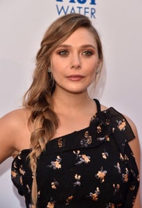 Elizabeth+Olsen+Premiere+Weinstein+Company+Ri56uPYQYTpx.jpg