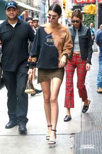 Kendall-Jenner - Leaving-her-hotel-in-NYC--01.jpg