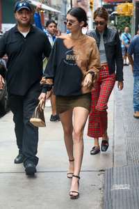 Kendall-Jenner - Leaving-her-hotel-in-NYC--03.jpg