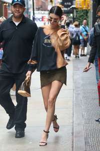 Kendall-Jenner - Leaving-her-hotel-in-NYC--04.jpg