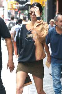 Kendall-Jenner - Leaving-her-hotel-in-NYC--06.jpg