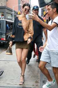 Kendall-Jenner - Leaving-her-hotel-in-NYC--10.jpg