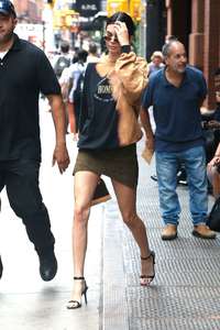 Kendall-Jenner - Leaving-her-hotel-in-NYC--11.jpg