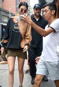 Kendall-Jenner - Leaving-her-hotel-in-NYC--13.jpg