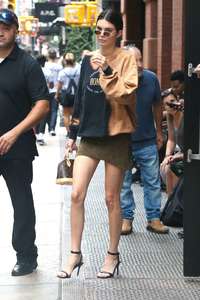 Kendall-Jenner - Leaving-her-hotel-in-NYC--14.jpg