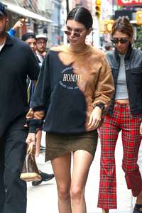 Kendall-Jenner - Leaving-her-hotel-in-NYC--16.jpg