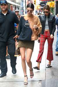 Kendall-Jenner - Leaving-her-hotel-in-NYC--22.jpg