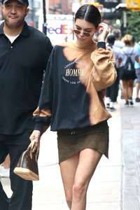 Kendall-Jenner - Leaving-her-hotel-in-NYC--23.jpg
