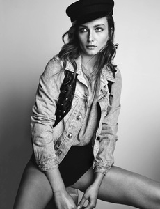 597b7b7bb57be_VogueMexicoLatinAmericaAugust20173.thumb.jpg.8a349d931235db4bb4ec7afccbf3033b.jpg