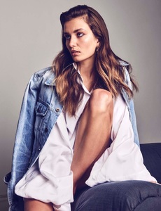 597b7b8c2de11_VogueMexicoLatinAmericaAugust201710.thumb.jpg.7b2cd23db173c99afe536aee8da10110.jpg