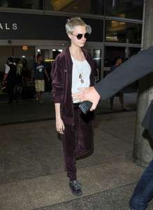 Cara-Delevingne at-LAX-airport--14.jpg