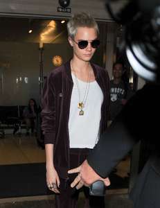 Cara-Delevingne at-LAX-airport--23.jpg