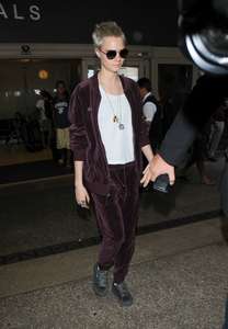 Cara-Delevingne at-LAX-airport--31.jpg