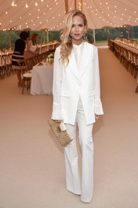 NET+PORTER+Co+Hosts+GOOD+Foundation+Hamptons+bHy2SffgUPWx.jpg