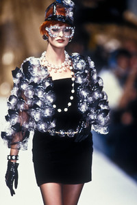 5_chanel-hc-fw-1991-8_html.thumb.JPEG.7c82f61501f7fdc47dca443d2769736b.JPEG