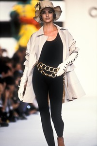 5_chanel-ss-1991-6_html.thumb.JPEG.b467ee7e8801d5af597af7e518435f65.JPEG