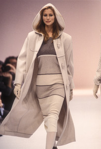 5_laura-biagiotti-fw-1993-6_html.thumb.JPEG.565af49315f2b08a25e6975c7d998b1e.JPEG