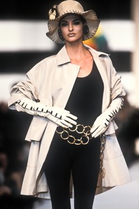 6_chanel-ss-1991-7_html.thumb.JPEG.0a27a2fe77100fdc0917e91e06e3e693.JPEG