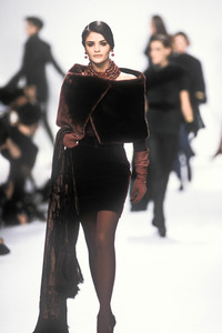 7_christian-dior-fw-1991-4_html.thumb.JPEG.801973154356809e603355773e201882.JPEG