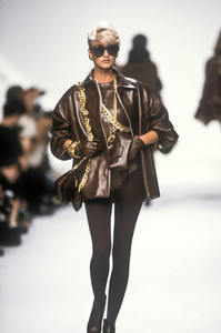 8_christian-dior-fw-1991-5_html.thumb.JPEG.a99daae7afdb6a23994d44fa356416fb.JPEG