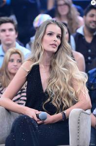 925953-dona-de-um-cabelo-perfeito-a-modelo-e-950x0-3.jpg