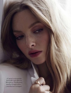 Amanda-Seyfried-ELLE-Spain-July-2017-Photoshoot04.thumb.jpg.3c356affd13357f80e25ef2867e4b411.jpg