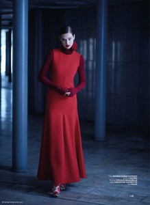 Anais-Pouliot-in-Red-Ready-by-Benjamin-Kanarek-for-ELLE-04.thumb.jpg.78a39035f948d4ae7cce0524bab3853d.jpg